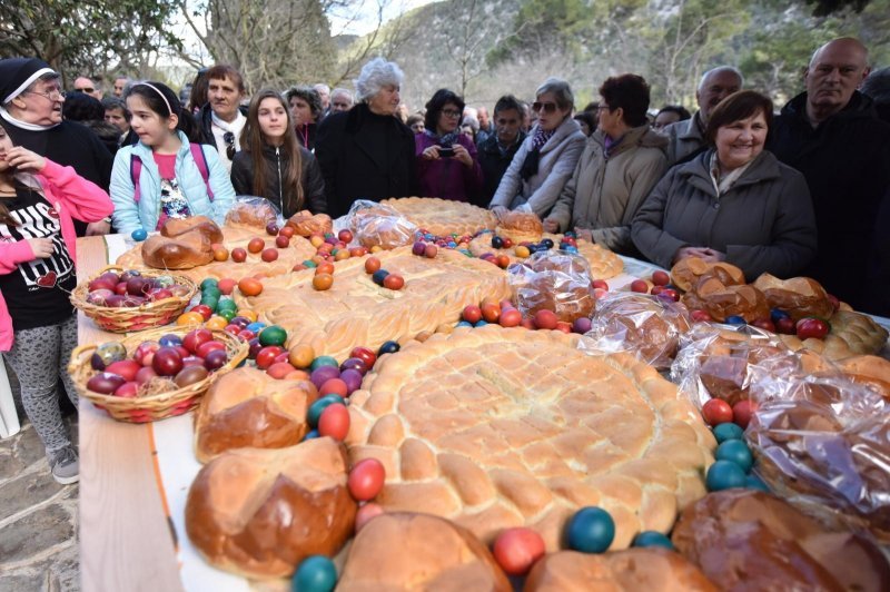 Skradin: Uskrsni Emaus ili misa u prirodi, misa zajedništva, u Nacionalnom parku Krka