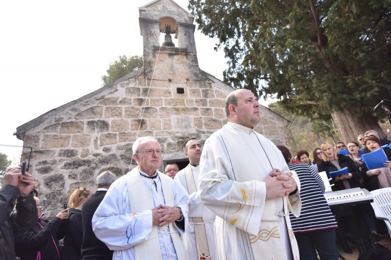 Skradin: Uskrsni Emaus ili misa u prirodi, misa zajedništva, u Nacionalnom parku Krka