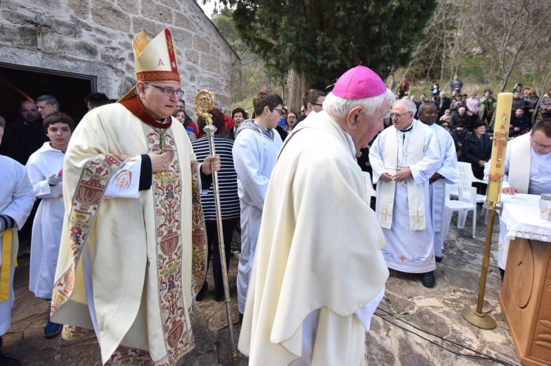 Skradin: Uskrsni Emaus ili misa u prirodi, misa zajedništva, u Nacionalnom parku Krka