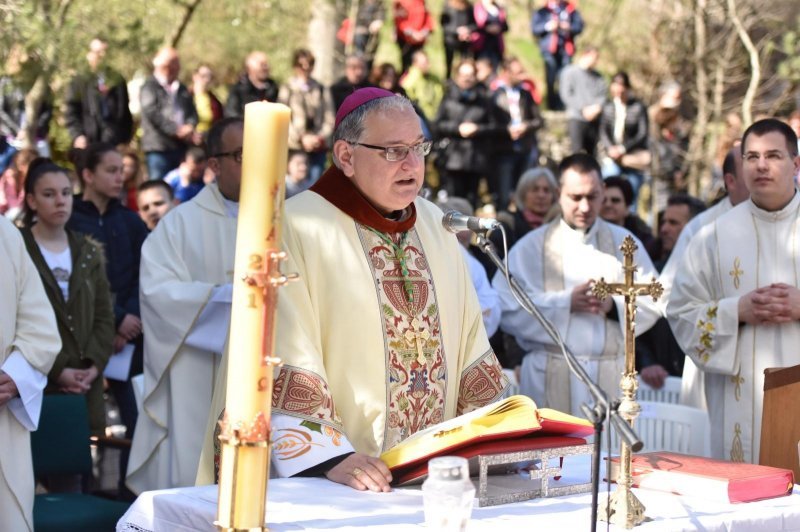 Skradin: Uskrsni Emaus ili misa u prirodi, misa zajedništva, u Nacionalnom parku Krka