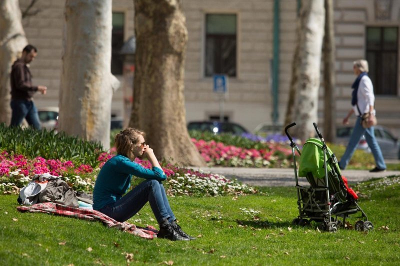 Zagreb: Lijep proljetni dan mnogi su iskoristili za šetnju i uživanje na suncu