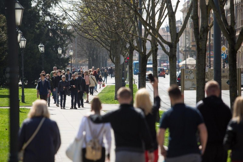 Zagreb: Lijep proljetni dan mnogi su iskoristili za šetnju i uživanje na suncu