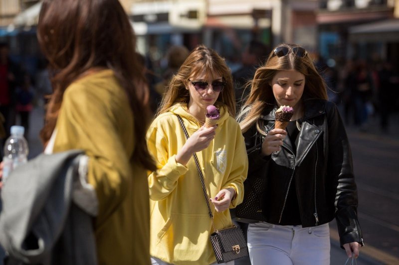 Zagreb: Lijep proljetni dan mnogi su iskoristili za šetnju i uživanje na suncu