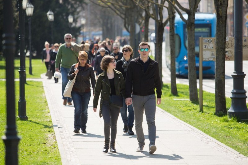 Zagreb: Lijep proljetni dan mnogi su iskoristili za šetnju i uživanje na suncu