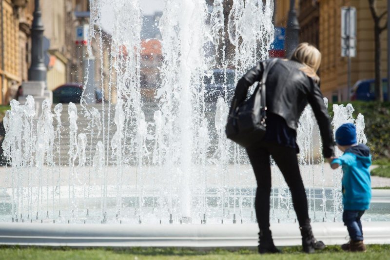 Zagreb: Lijep proljetni dan mnogi su iskoristili za šetnju i uživanje na suncu