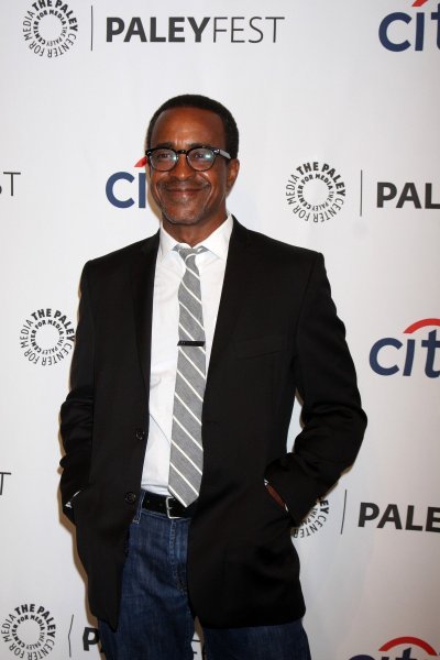 Tim Meadows kao ravnatelj Duvall