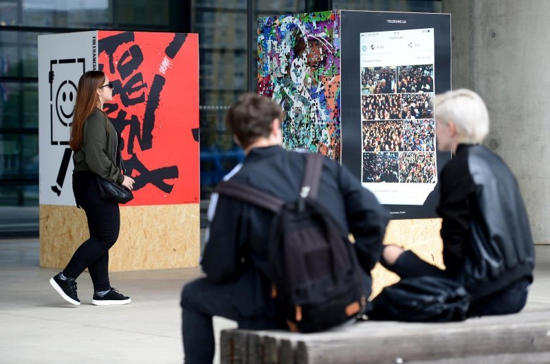 Ispred MSU-a otvorena izložba plakata Tolerancija