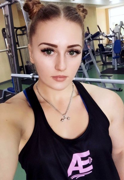 Ruska dizačica utega Julia Vins