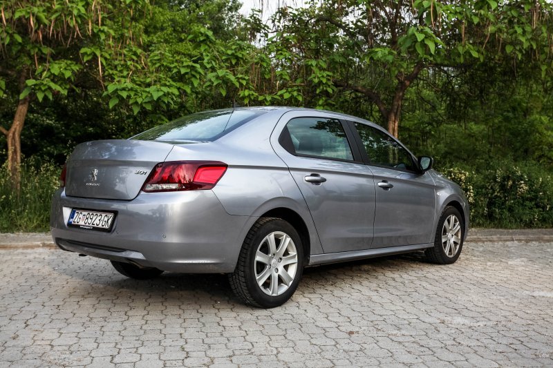 Peugeot 301 1.6 BlueHDi 100 Allure