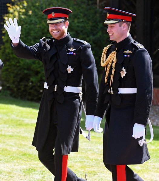 Princ Harry u društvu brata, princa Williama, dolazi u crkvu