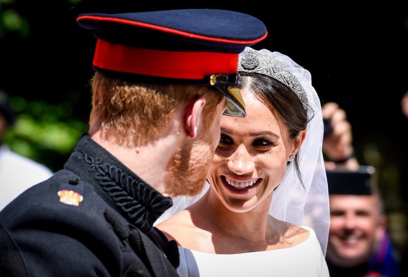 Princ Harry i Meghan Markle u kočiji se provozali gradom