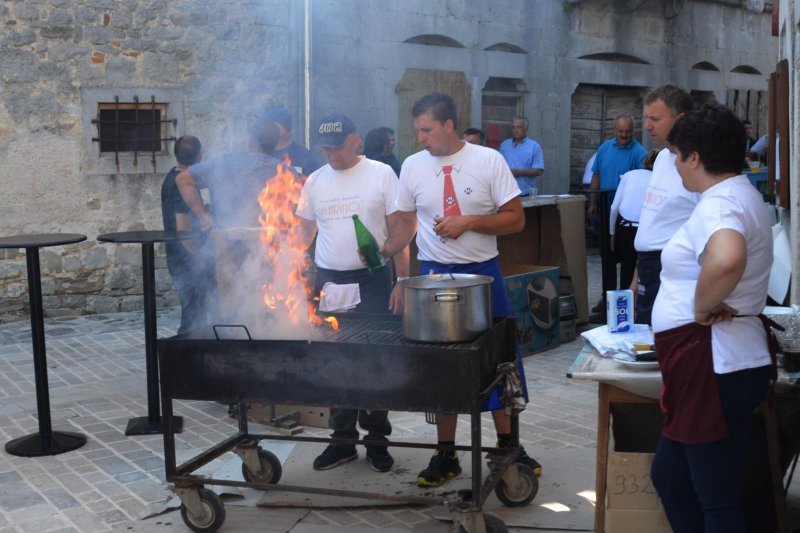 Okupljanje ljubitelja usne harmonike