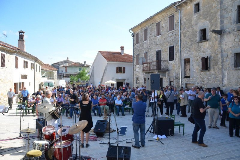 Okupljanje ljubitelja usne harmonike