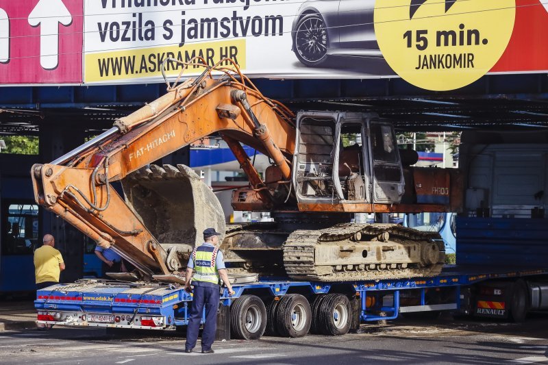 Šleper zapeo ispod nadvožnjaka u Držićevoj