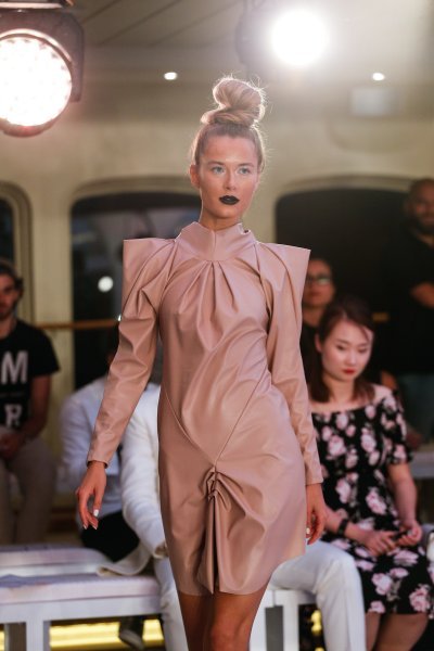 Revija Krie Designa na Arab Fashion Weeku