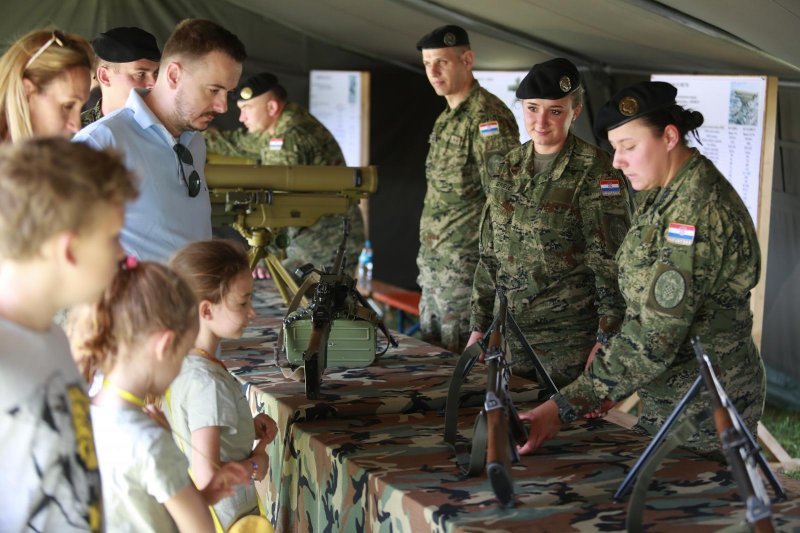 Vojska prezentirala naoružanje i opremu povodom Dana OSRH