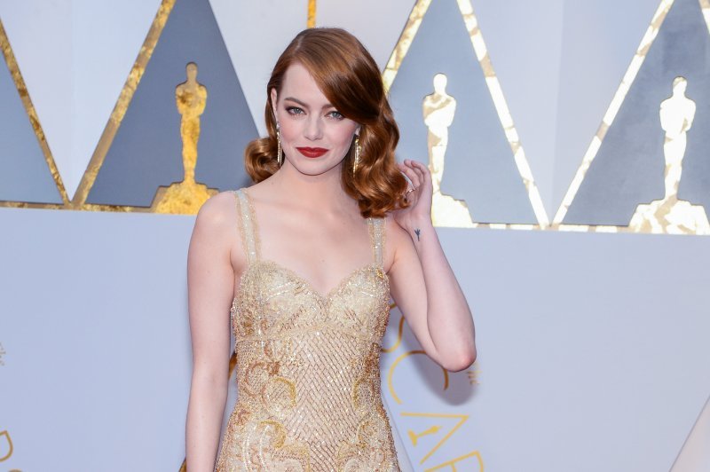 Emma Stone: kosa podijeljena na jednu stranu