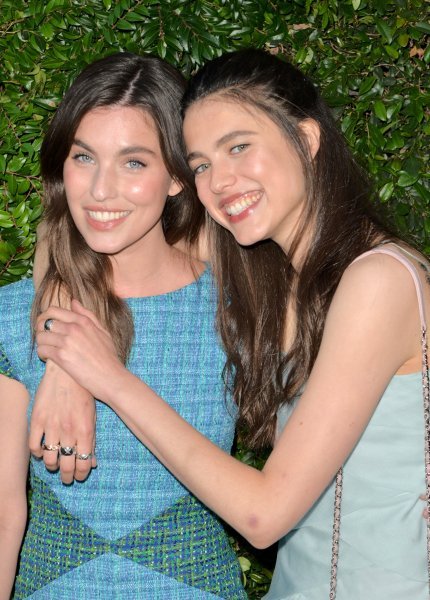 Rainey i Margaret Qualley