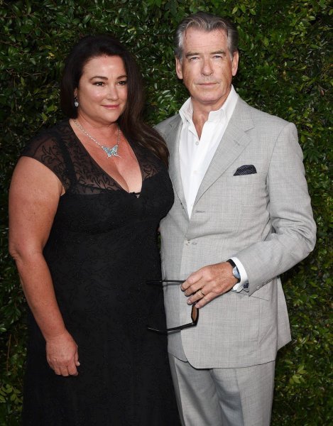 Pierce Brosnan i Keely Shaye Smith