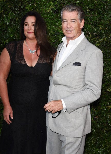 Pierce Brosnan i Keely Shaye Smith