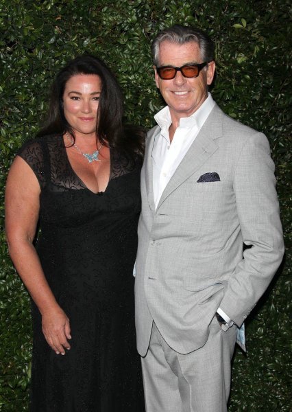 Pierce Brosnan i Keely Shaye Smith