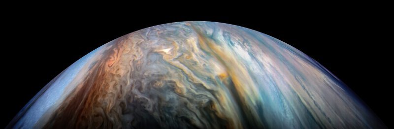 Jupiter ima nagnuto gravitacijsko i magnetsko polje