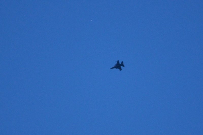NATO-ov zrakoplov na nebu iznad Pule
