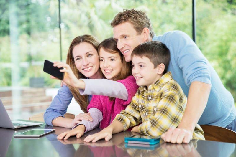 Mobiteli mogu imati negativan utjecaj na roditeljstvo