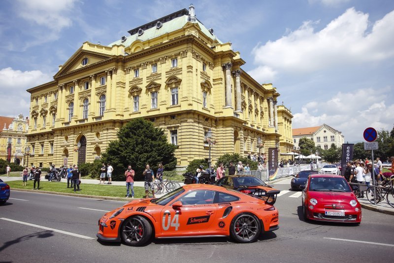 Luksuzni automobil
