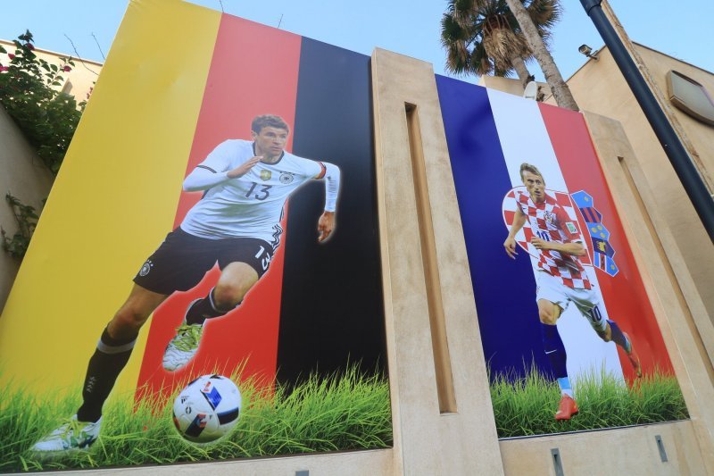 Mural sa zvijezdama SP-a, Müller i Modrić