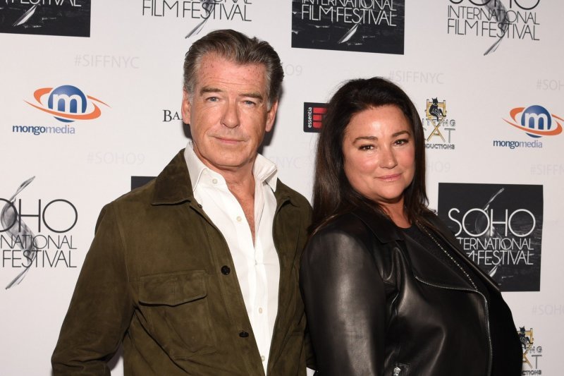 Pierce Brosnan i Keely Shaye Smith