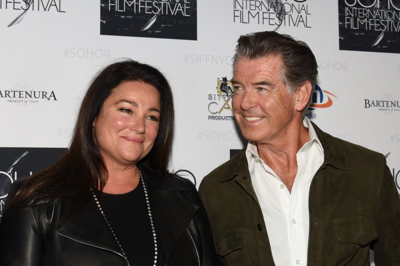 Pierce Brosnan i Keely Shaye Smith