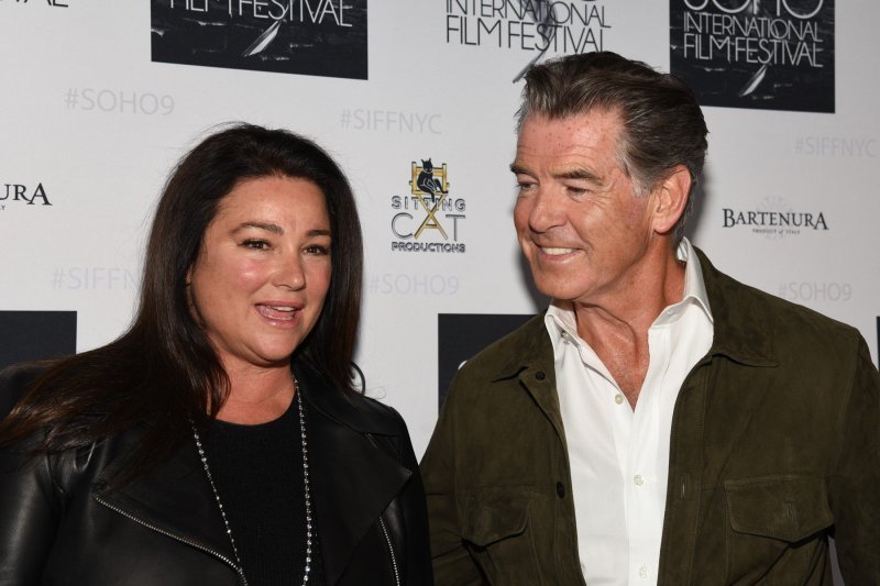 Pierce Brosnan i Keely Shaye Smith