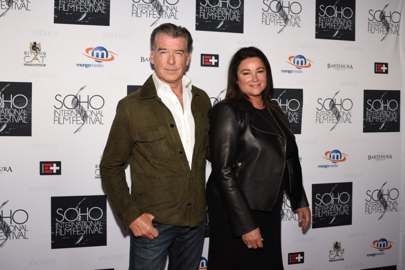 Pierce Brosnan i Keely Shaye Smith