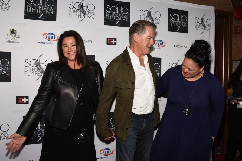 Pierce Brosnan i Keely Shaye Smith