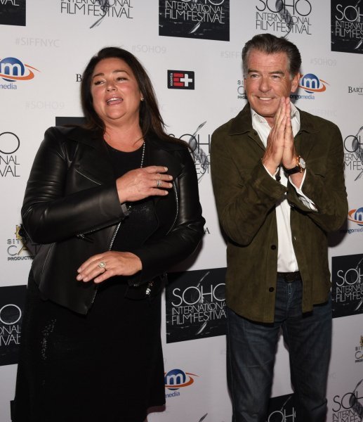 Pierce Brosnan i Keely Shaye Smith