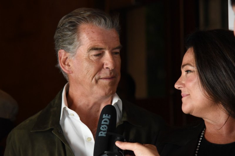 Pierce Brosnan i Keely Shaye Smith