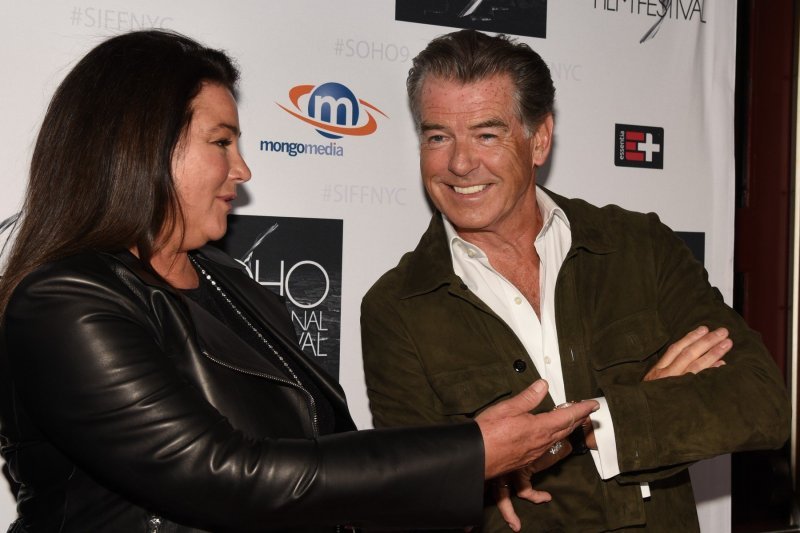 Pierce Brosnan i Keely Shaye Smith