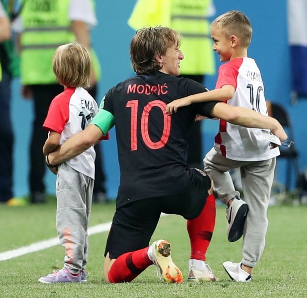 Luka Modrić sa sinom Ivanom i kćerkom Emom