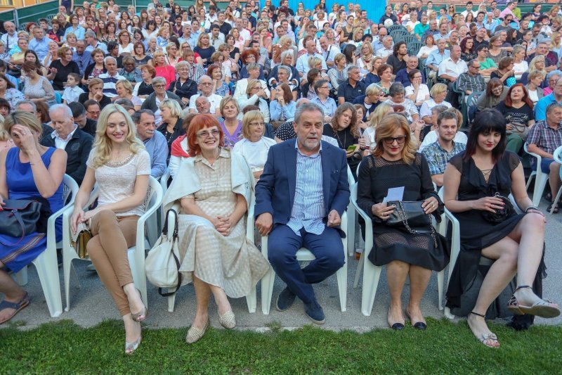 Natalija Prica Oreški, Vesna Kusin, Milan Bandić, Ana Lederer i Petra Lederer