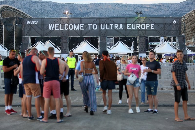 Posjetitelji pristižu na treću večer Ultra Europe festivala 2018.