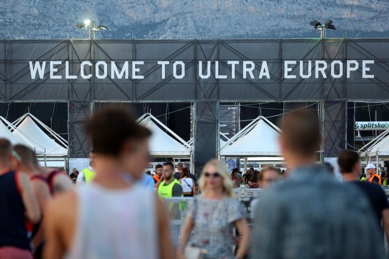 Posjetitelji pristižu na treću večer Ultra Europe festivala 2018.