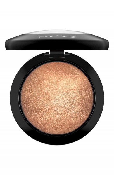 7. MAC Mineralize Skinfinish - Gold Deposit