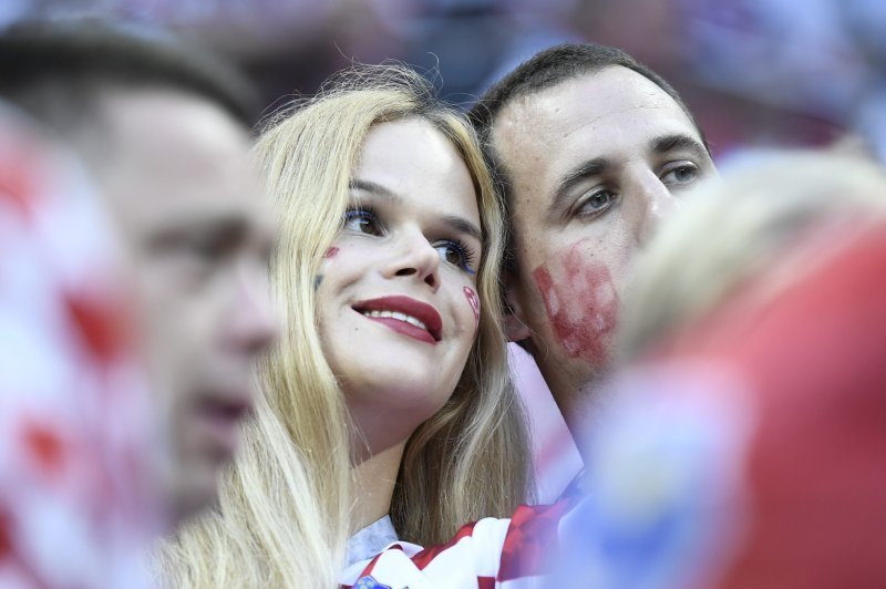 Navijači na stadionu Lužnjiki, Hrvatska - Engleska