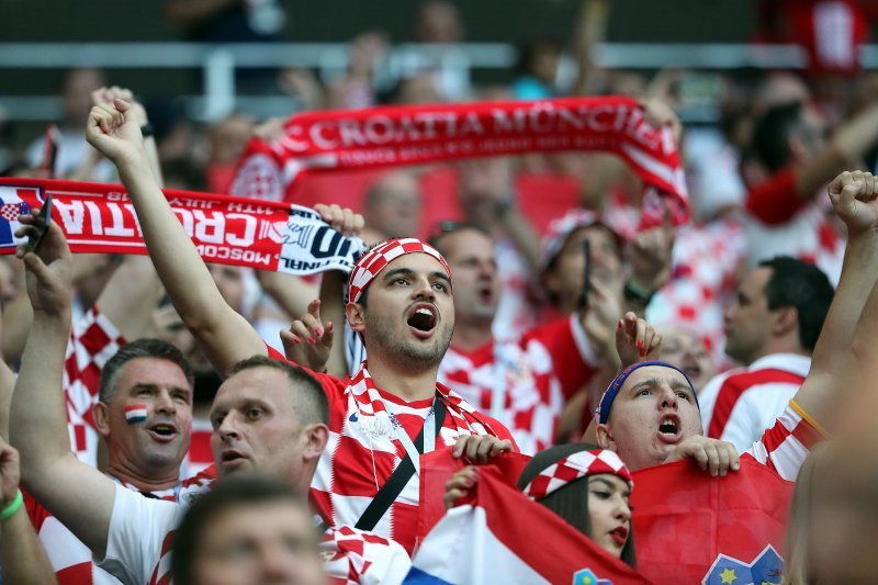 Navijači na stadionu Lužnjiki, Hrvatska - Engleska