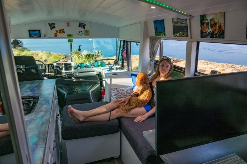 Autobus Nicholasa Underwooda i Heather Yandziak