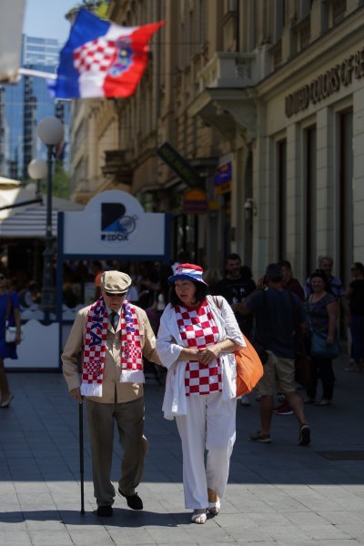 Udovac Žuži Jelinek s prijateljicom