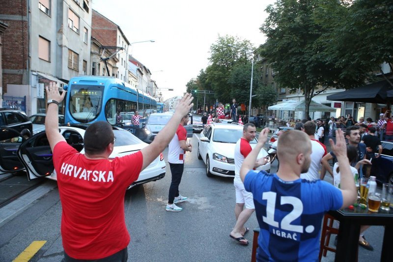 Zagreb: Navijači blokirali Maksimirsku ulicu