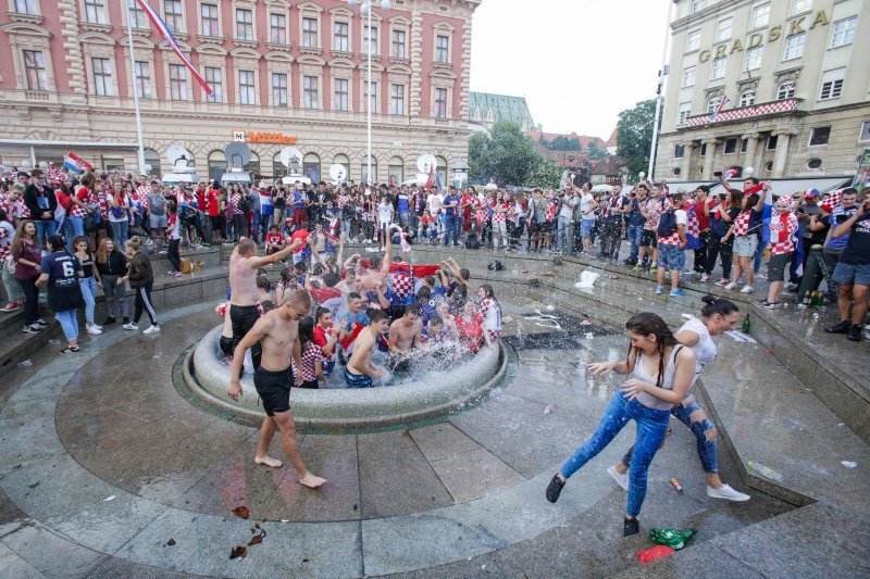 Zagreb: Hrvatsko srebro na Svjetskom prvenstvu proslavili kupanjem u Manduševcu