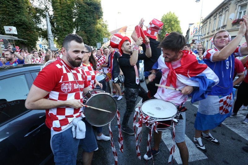 Karlovac: Unatoč porazu, navijači slave povijesni uspjeh nogometne reprezentacije